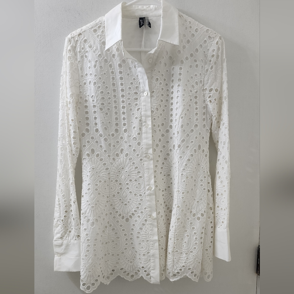 Ravel White Eyelet Button-Up Shirt, Size Small Petite.